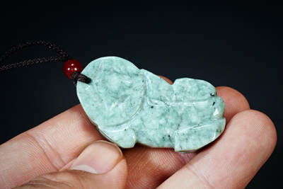 上海都达杂项专场102【全场包邮】  天然翡翠（A货）精雕《招财貔貅》挂件97-62