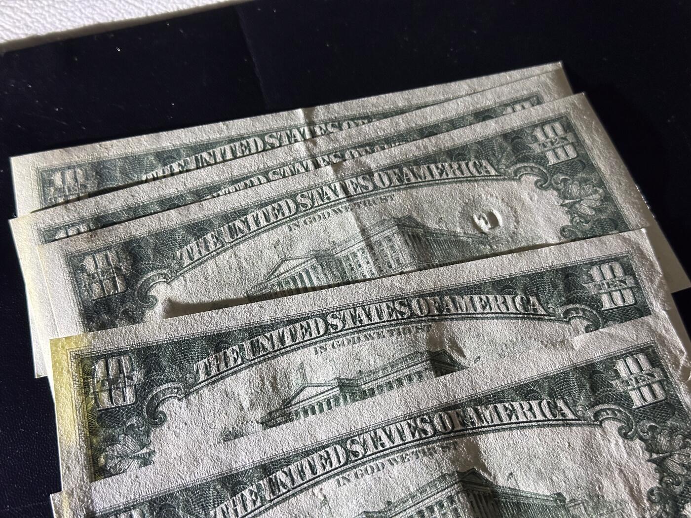 《外钞收藏家》第六百二十八期（精品百拍场）（长期征集拍品、欢迎藏友们联系合作） 1988和95年美国小头版10美元 5张一起 AU和UNC-