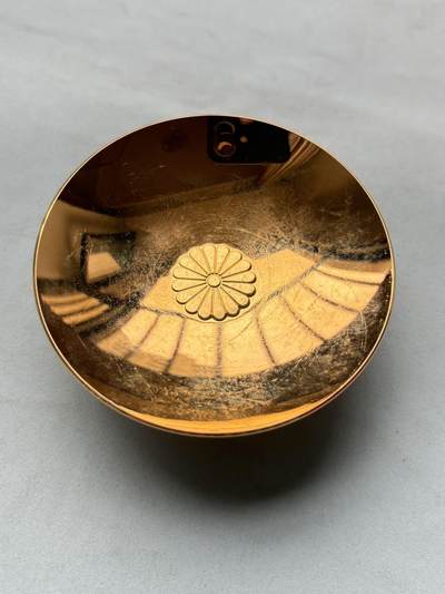 盛世勋华——号角文化勋章邮票专场拍卖第319期 日本16瓣菊纹镀金纪念盅 直径68毫米 重70克 带厂标