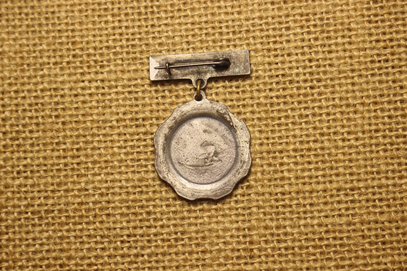 2026.4.21杂货小拍卖 波兰功勋工作者奖章，合金材质，波兰民族团结阵线颁发，库存品相