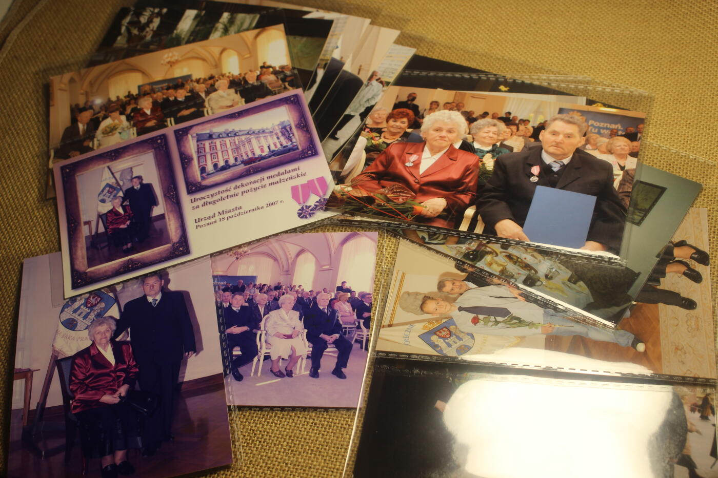 2026.4.21杂货小拍卖 波兰金婚奖章一组，附带原主人获奖时的照片一组，库存品相