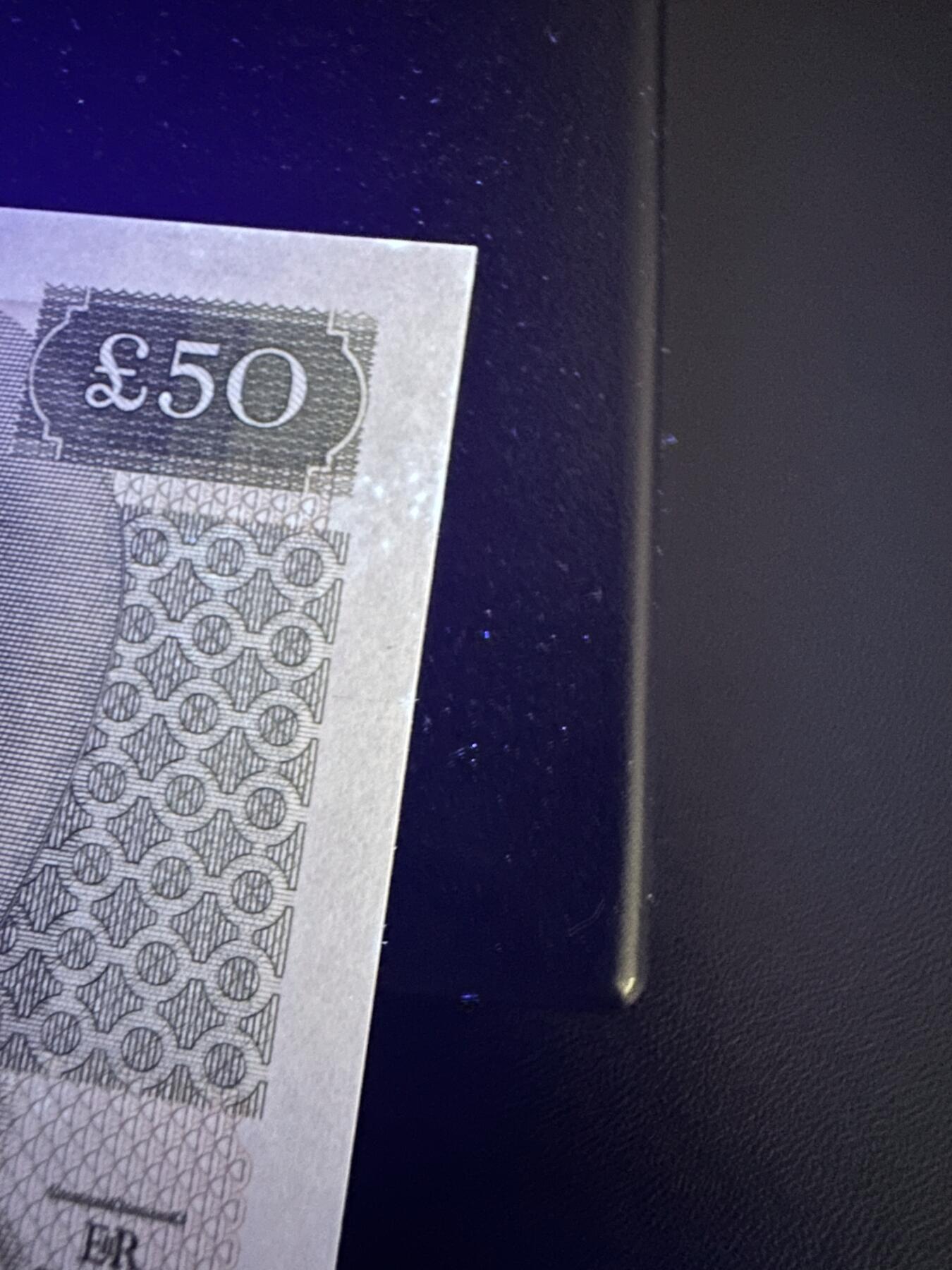 《外钞收藏家》第六百二十八期（精品百拍场）（长期征集拍品、欢迎藏友们联系合作） 英国D序列50镑 全新角不绝