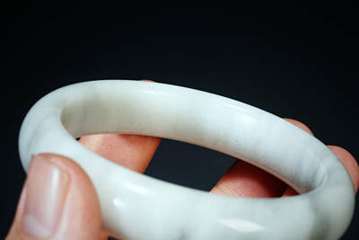 上海都达杂项专场103【全场包邮】  天然和田玉青花籽料贵妃手镯97-17