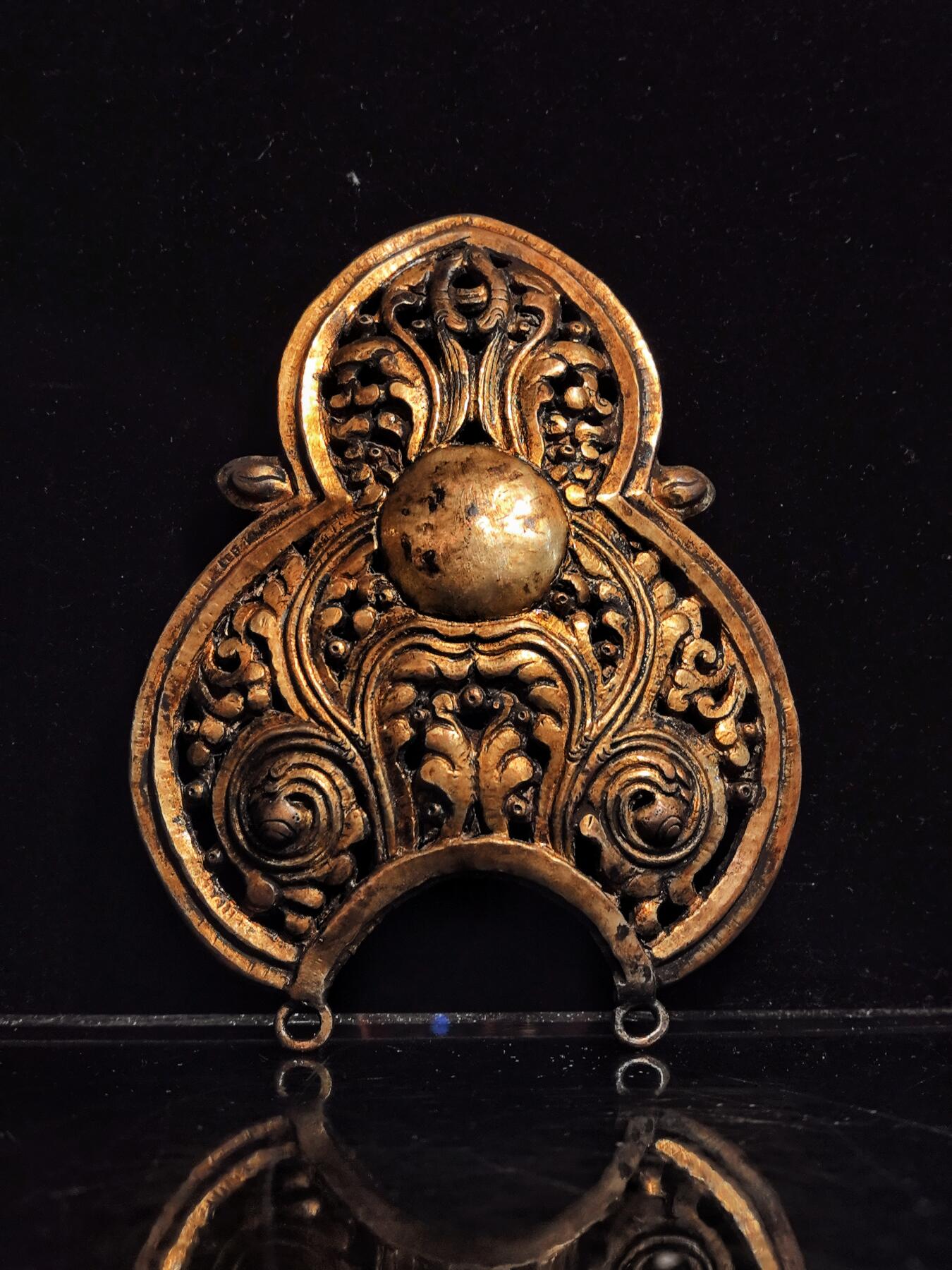 碧月说宝.雪域莲花开（二） 清代 铜鎏金镂空缠枝莲纹宝冠饰片