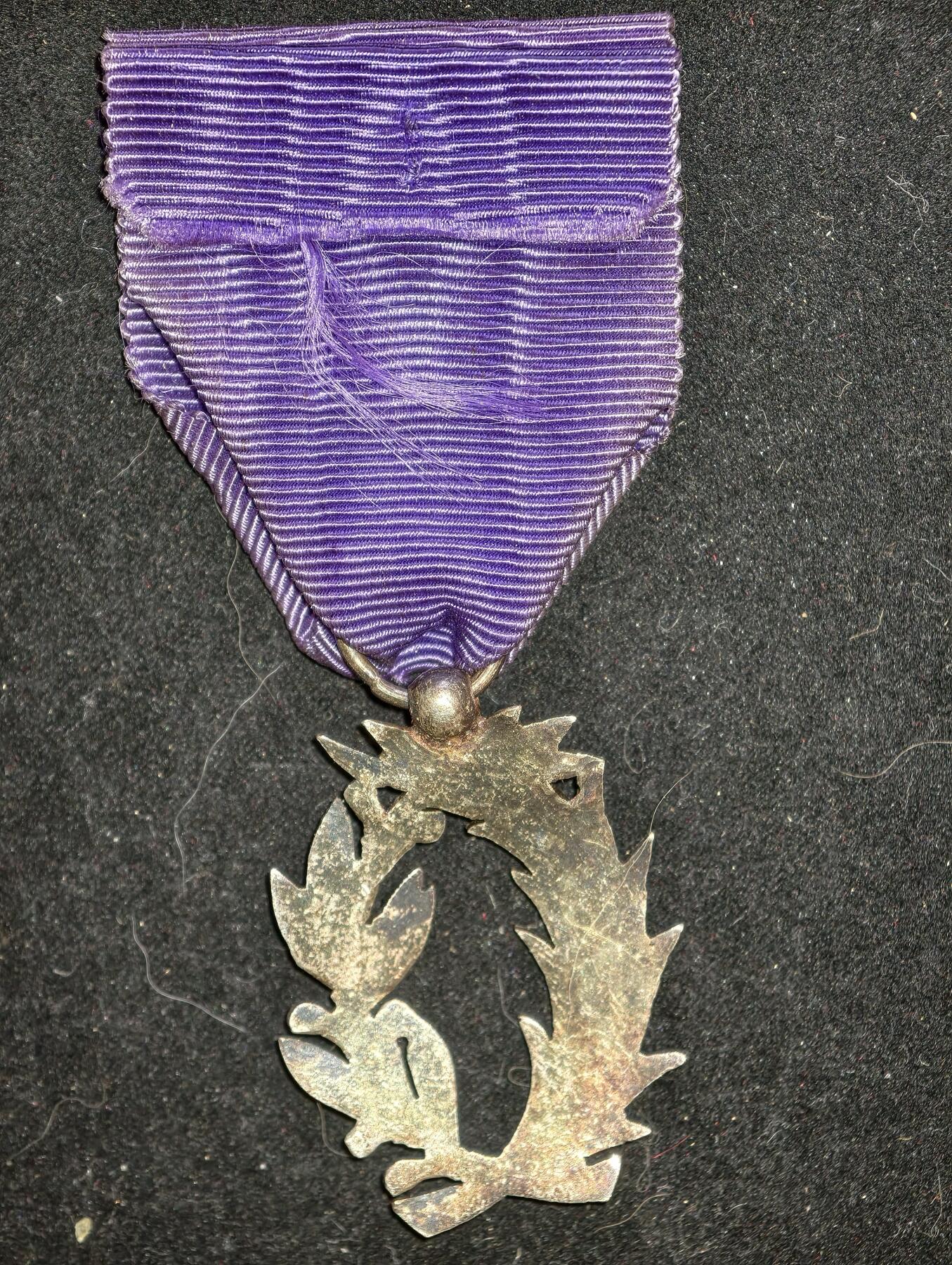 凯旋世界勋赏（第23期）（欢迎送拍）（对拍品有疑问请询问客服，不接受到手刀，出价默认拍品品相。请认真阅读拍卖规则！出价默认已认可！）（收到货请录制开箱视频，无视频概不处理问题。） 单面棕榈叶勋章