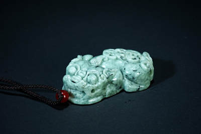 上海都达杂项专场102【全场包邮】  天然翡翠（A货）精雕《招财貔貅》挂件97-62