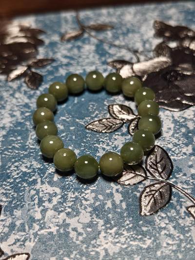 抚柳草堂-第二十六期章牌钱币  奖章勋章 满百包邮 放漏专场 和田玉猫眼碧玉手串 和田粉青料质地细腻结构紧密 料子老熟具有丝绢光泽 部分珠子具有猫眼效应 珠径11.5mm 重41.6g 上手效果百搭 显白