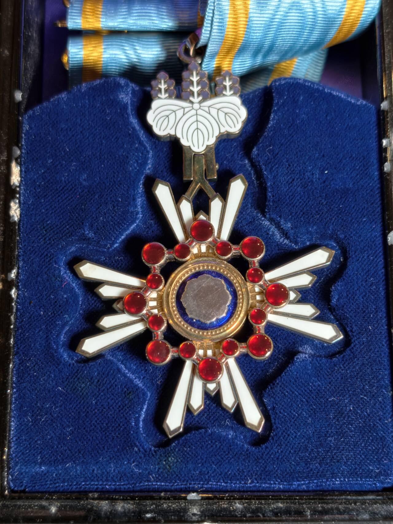 凯旋世界勋赏（第23期）（欢迎送拍）（对拍品有疑问请询问客服，不接受到手刀，出价默认拍品品相。请认真阅读拍卖规则！出价默认已认可！）（收到货请录制开箱视频，无视频概不处理问题。） 荣典三瑞