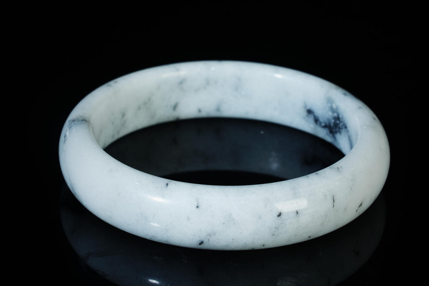 上海都达杂项专场八十一【全场包邮】  天然和田玉点墨青花手镯97-18