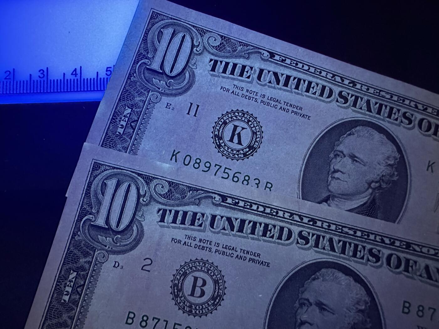 《外钞收藏家》第六百二十八期（精品百拍场）（长期征集拍品、欢迎藏友们联系合作） 1988和95年美国小头版10美元 5张一起 AU和UNC-