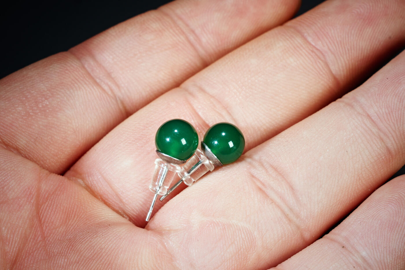 上海都达杂项专场八十一【全场包邮】  天然绿玛瑙圆珠耳环 一对97-204