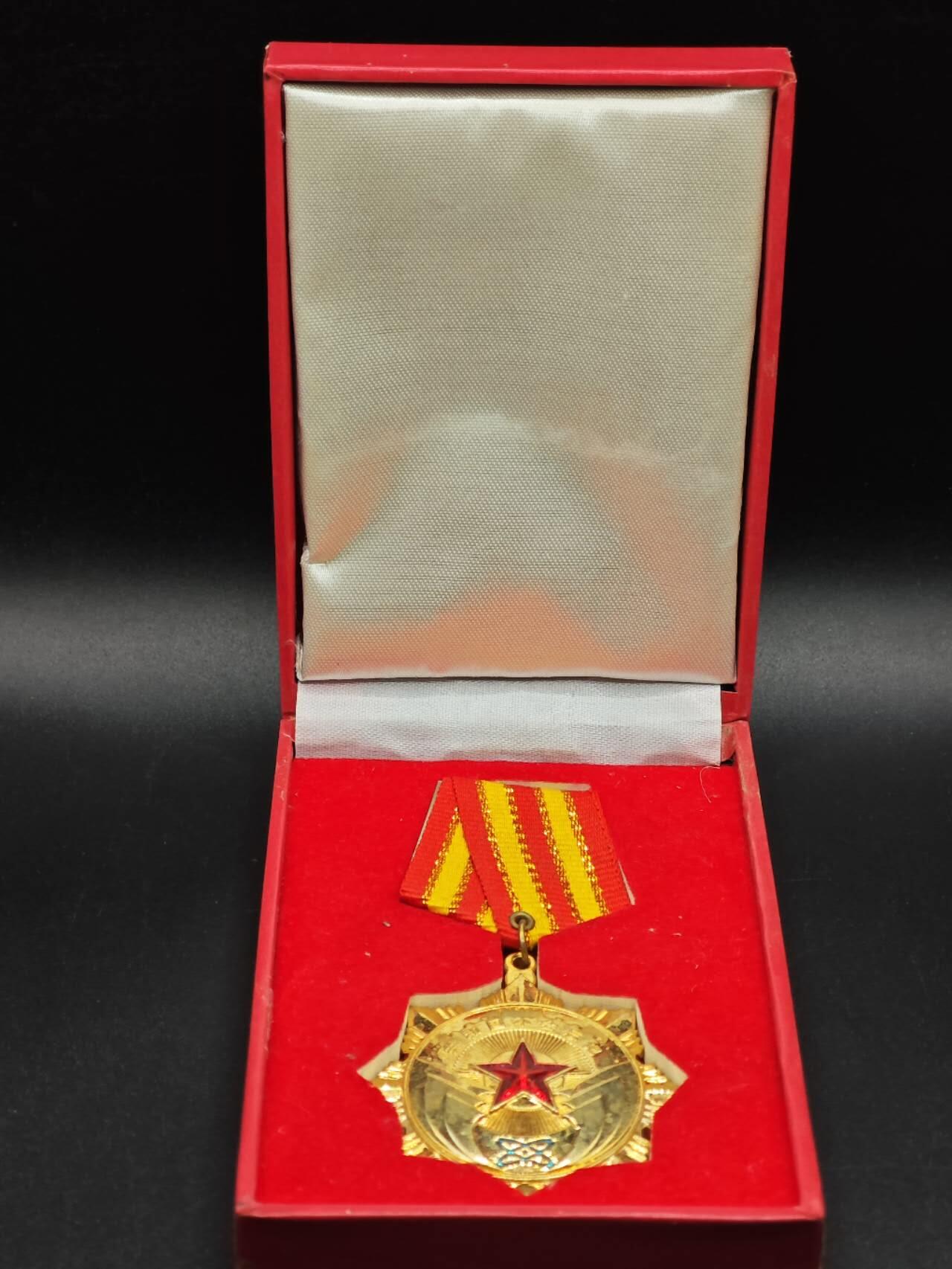 【淘币小摊】实时拍第八百九十三拍   散币场    每周一统一发货 毛泽东思想研究会奖章