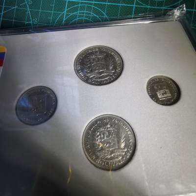 沼泽如烟--第1060场 委瑞瑞拉四枚套币