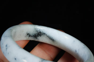 上海都达杂项专场103【全场包邮】  天然和田玉点墨青花手镯97-18