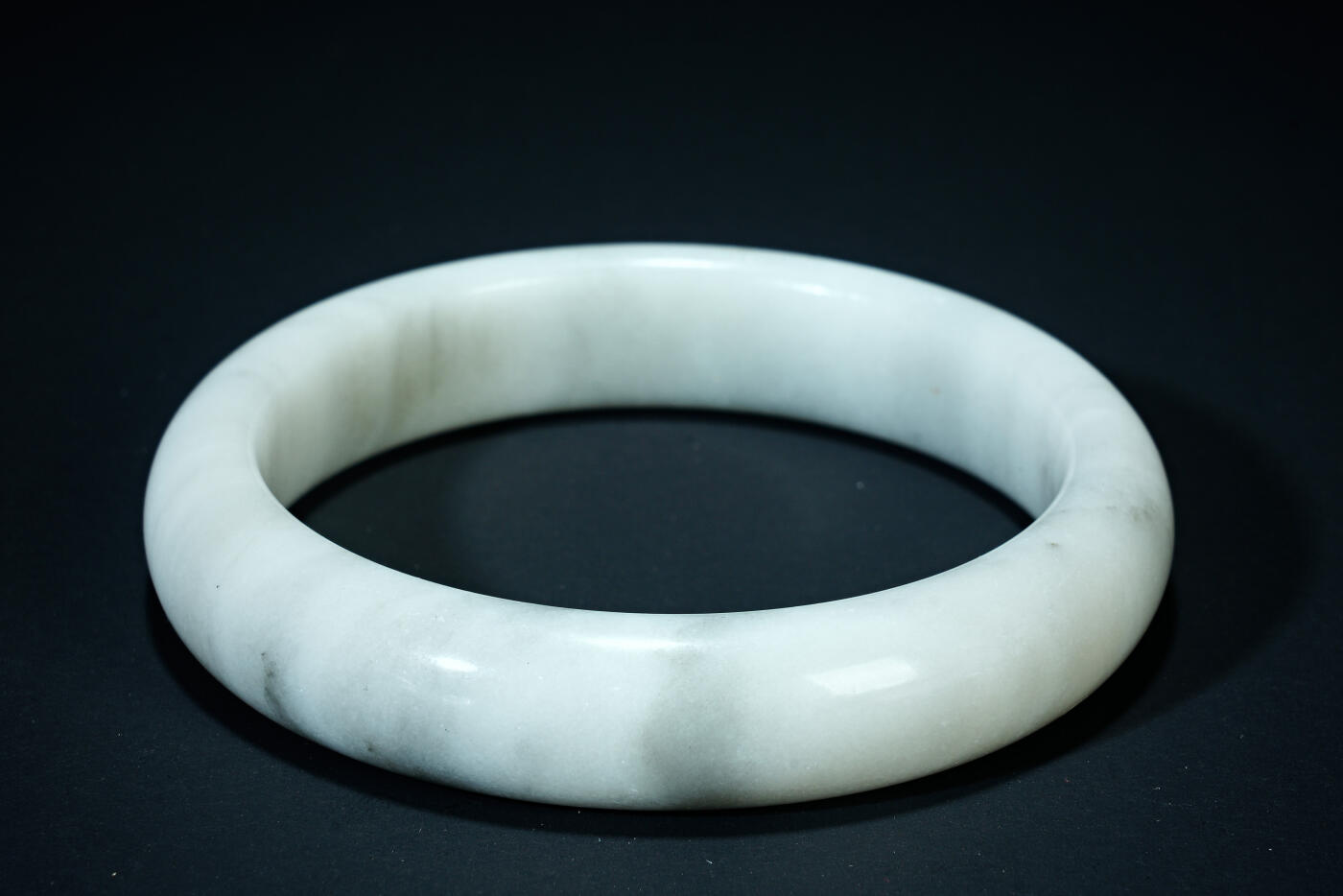 上海都达杂项专场八十一【全场包邮】  天然和田玉青花籽料贵妃手镯97-17