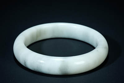 上海都达杂项专场103【全场包邮】  天然和田玉青花籽料贵妃手镯97-17
