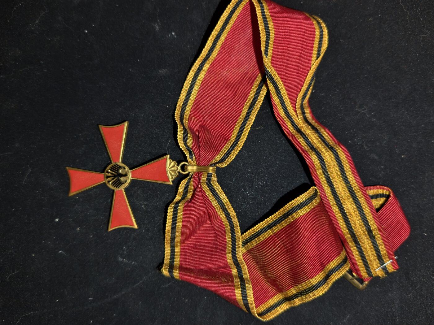 凯旋世界勋赏（第23期）（欢迎送拍）（对拍品有疑问请询问客服，不接受到手刀，出价默认拍品品相。请认真阅读拍卖规则！出价默认已认可！）（收到货请录制开箱视频，无视频概不处理问题。） 联邦德国 指挥官级 联邦十字勋章 带一个星芒的原盒