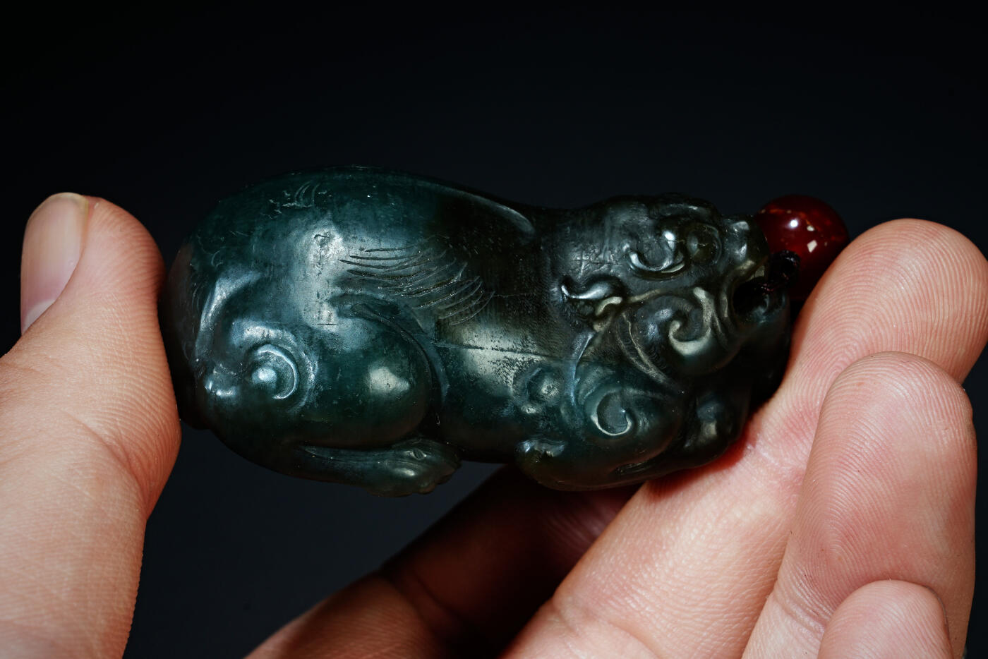 上海都达杂项专场八十一【全场包邮】  天然和田玉青玉精雕《貔貅》手把件