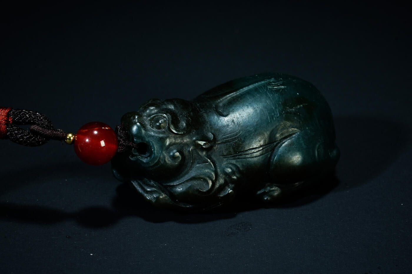 上海都达杂项专场八十一【全场包邮】  天然和田玉青玉精雕《貔貅》手把件