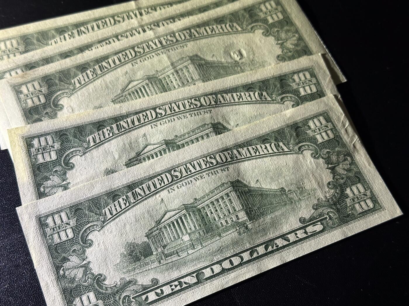 《外钞收藏家》第六百二十八期（精品百拍场）（长期征集拍品、欢迎藏友们联系合作） 1988和95年美国小头版10美元 5张一起 AU和UNC-