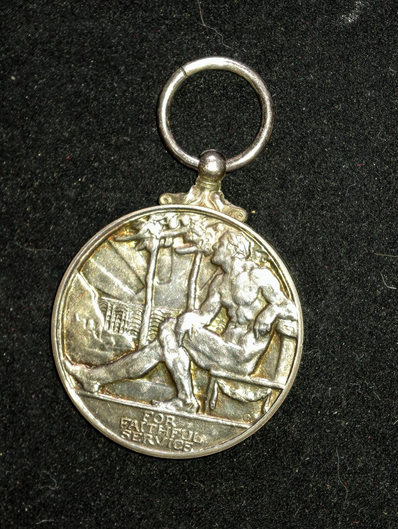 凯旋世界勋赏（第23期）（欢迎送拍）（对拍品有疑问请询问客服，不接受到手刀，出价默认拍品品相。请认真阅读拍卖规则！出价默认已认可！）（收到货请录制开箱视频，无视频概不处理问题。） 英国 女王 伊丽莎白二世版 ISM 帝国服务奖章 银质27g 纯度925starling纯银打底