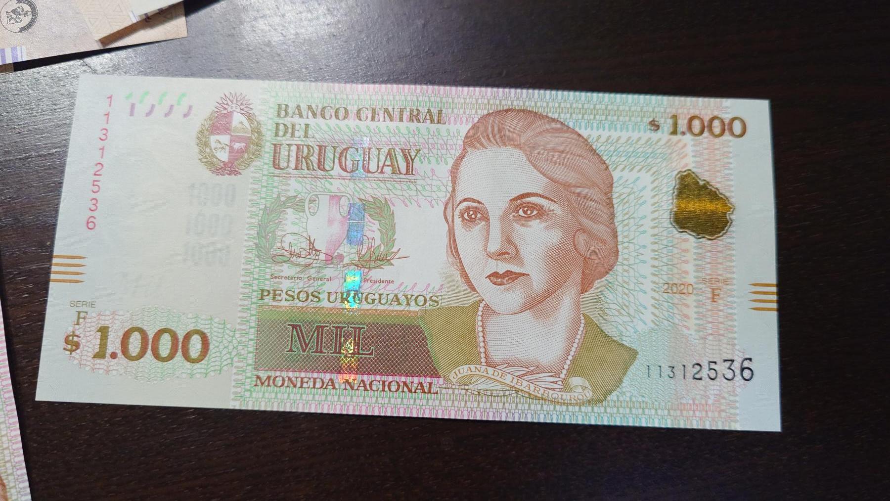世界钱币～微拍第245期暨2026年第26期  新货卖剩品种部分上架提供选购【有看中的就一开始就出价，别为了晚付几天押金拖到最后，这里没出价的只要群里卖掉了就会撤】 2020年乌拉圭 1000比索 全新绝品无47尾号536