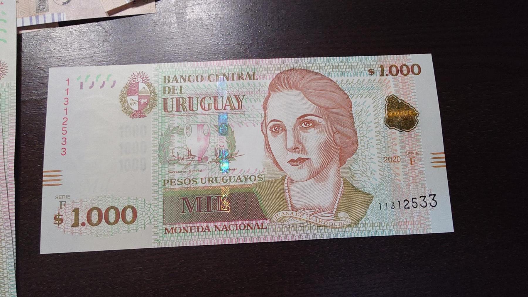 世界钱币～微拍第245期暨2026年第26期  新货卖剩品种部分上架提供选购【有看中的就一开始就出价，别为了晚付几天押金拖到最后，这里没出价的只要群里卖掉了就会撤】 2020年乌拉圭 1000比索 全新绝品无47尾号533