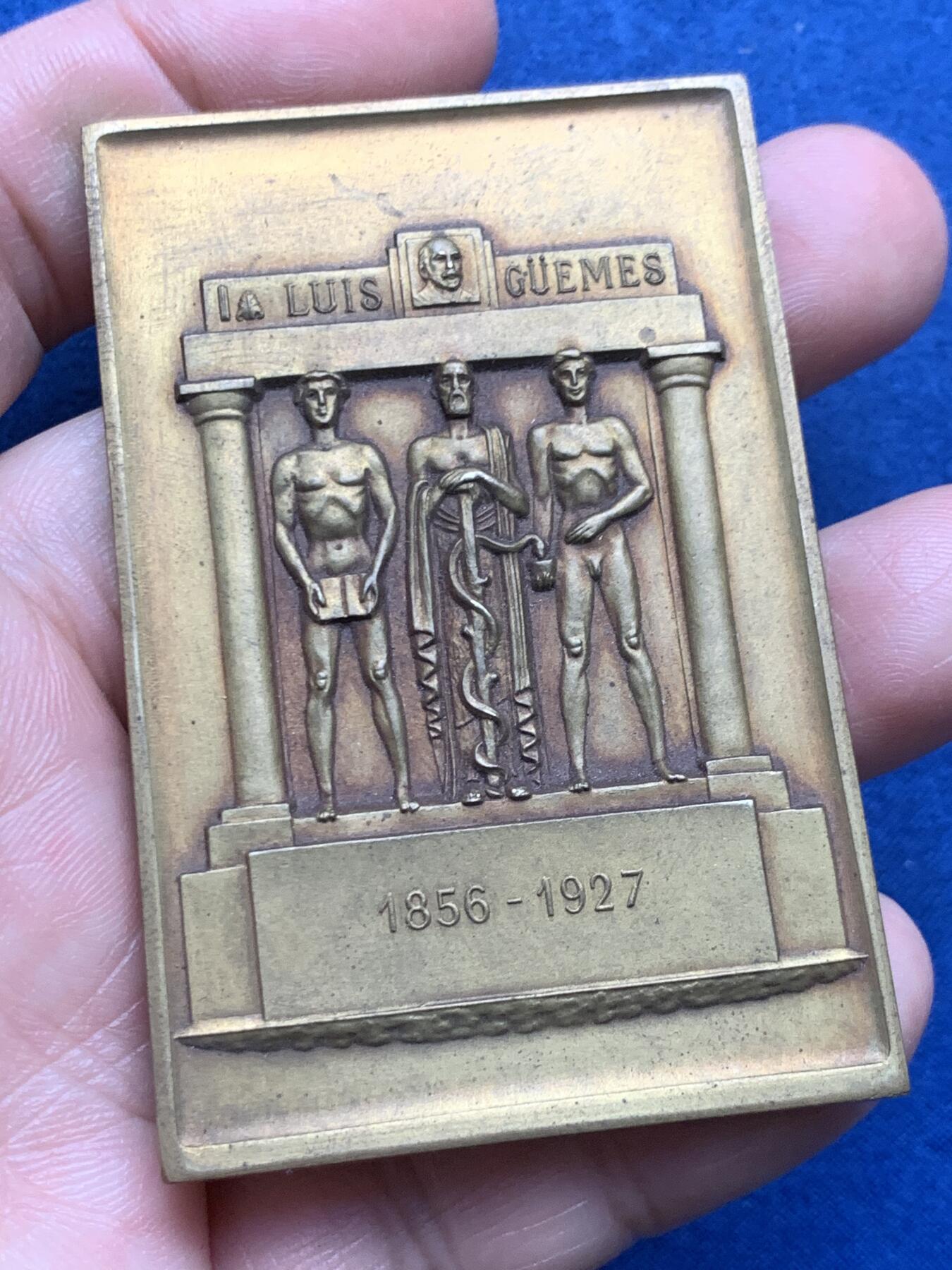 《竞宝斋》第481场 周日，周一 2场连拍 （全场包邮）20级店铺 欢迎送拍 原盒装 阿根廷1935年方型纪念铜章 74.3g 44*67mm