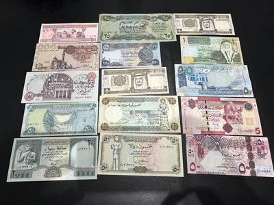 《外钞收藏家》第六百二十八期（精品百拍场）（长期征集拍品、欢迎藏友们联系合作） - 埃及、巴林、卡塔尔等15张一起 大部分全新 有几张有折
