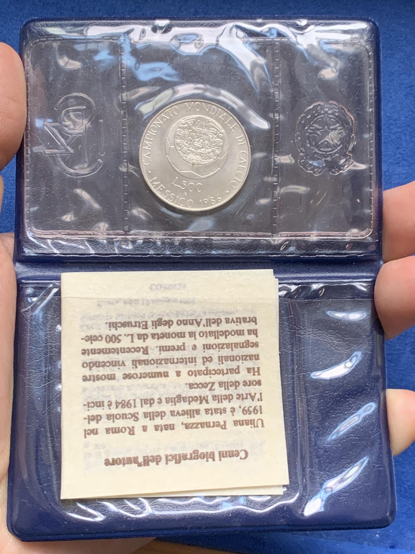 《竞宝斋》第481场 周日，周一 2场连拍 （全场包邮）20级店铺 欢迎送拍 意大利1986年500里拉世界杯银币 发行量少 11g高银 品相好 证书外套齐全 题材好 投资收藏好品