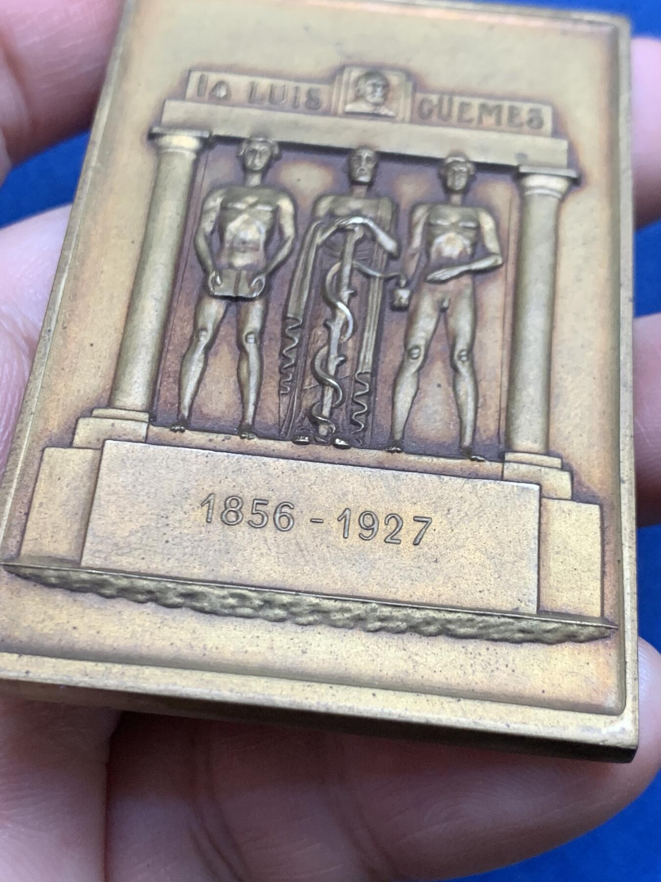 《竞宝斋》第481场 周日，周一 2场连拍 （全场包邮）20级店铺 欢迎送拍 原盒装 阿根廷1935年方型纪念铜章 74.3g 44*67mm