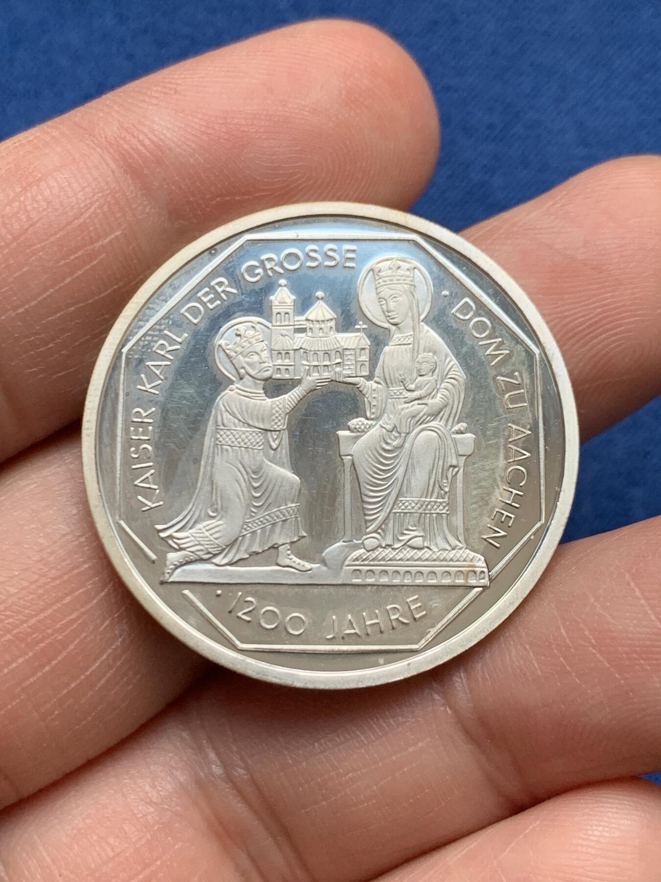 《竞宝斋》第481场 周日，周一 2场连拍 （全场包邮）20级店铺 欢迎送拍 德国2000年查理曼大帝在亚琛建立大教堂1200周年纪念银币 925银 15.5克