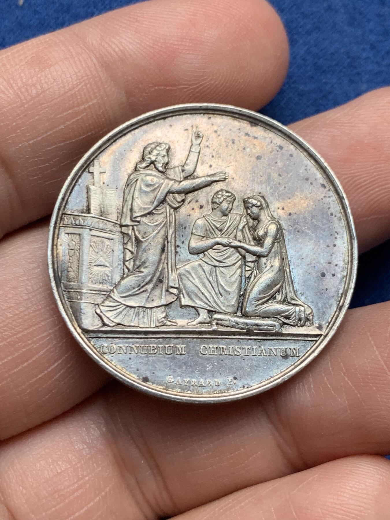 《竞宝斋》第481场 周日，周一 2场连拍 （全场包邮）20级店铺 欢迎送拍 法国1849年结婚纪念银章 33.2mm 16.75克 手指银标