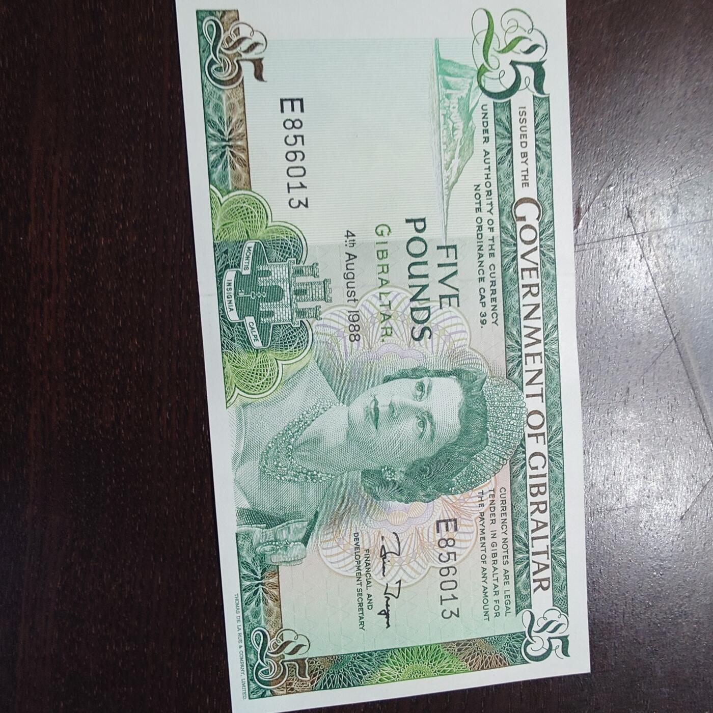 世界钱币～微拍第245期暨2026年第26期  新货卖剩品种部分上架提供选购【有看中的就一开始就出价，别为了晚付几天押金拖到最后，这里没出价的只要群里卖掉了就会撤】 1988年直布罗陀5镑 全新绝品无47尾号015