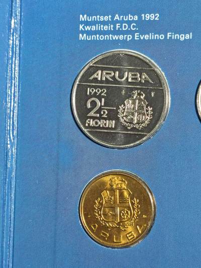 刘世昌艺术品销售中心～虎踞龙蟠*金杨在线联拍群第521期 荷属阿鲁巴1992年硬币卡册（含硬币一套6枚和纪念章1枚），品相如图。