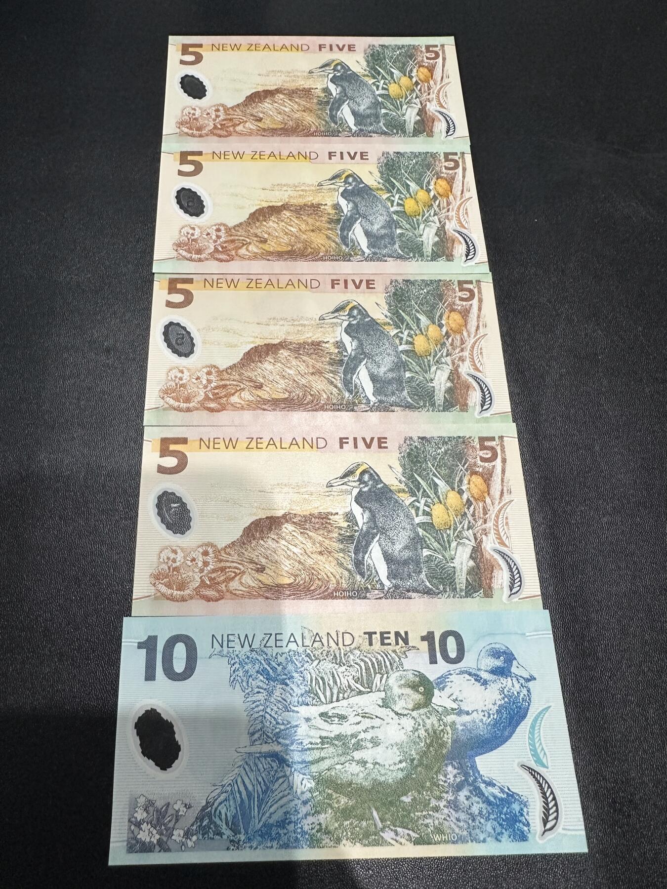 《外钞收藏家》第六百二十八期（精品百拍场）（长期征集拍品、欢迎藏友们联系合作） 新西兰5和10元塑料钞  五张一起 全新UNC