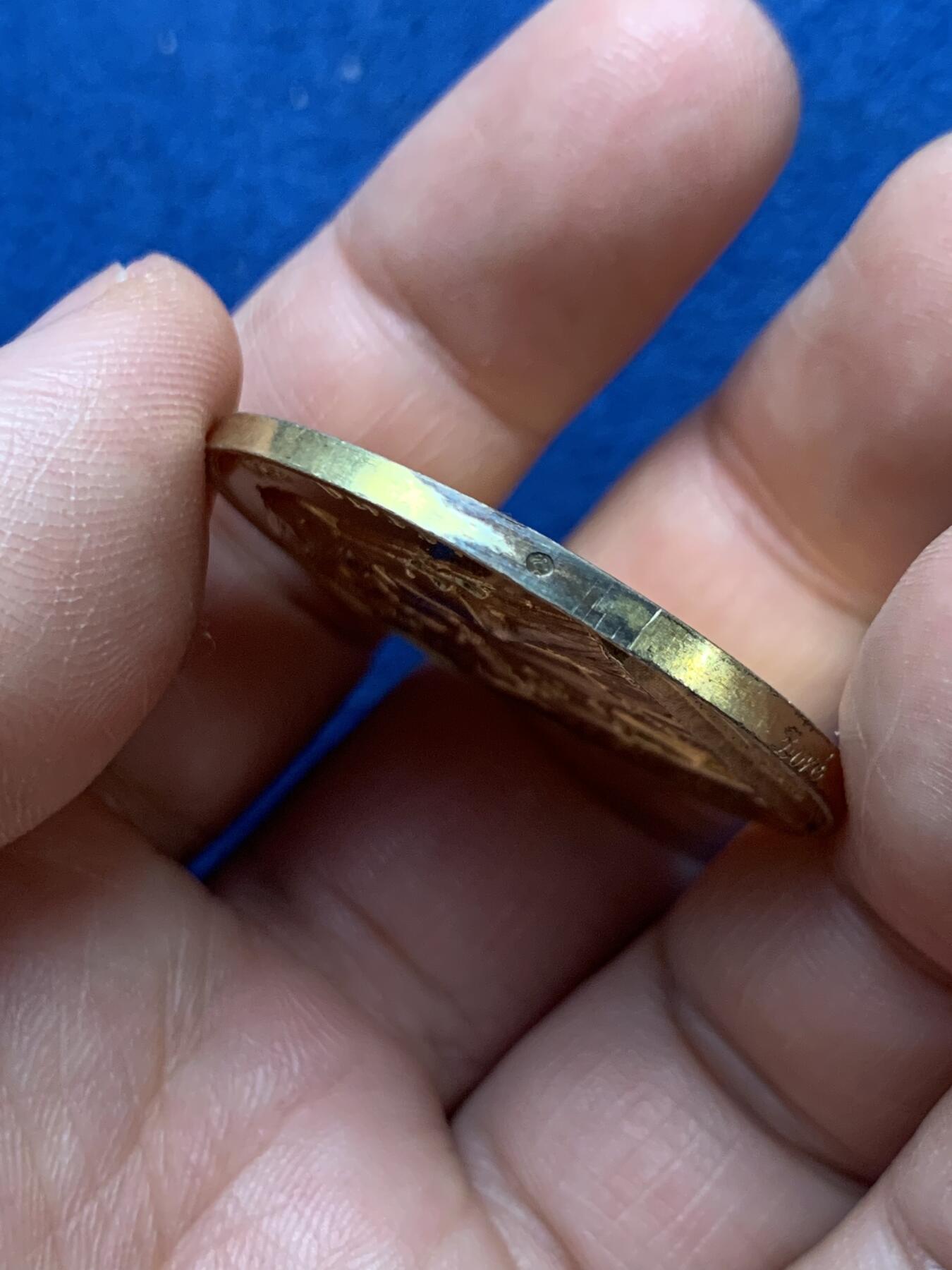 《竞宝斋》第481场 周日，周一 2场连拍 （全场包邮）20级店铺 欢迎送拍 1842年法国主题婚礼纪念镀金银章，由Depaulis.F制作，双面高浮雕，保存良好。金光闪闪，值得收藏。直径：35.8mm，重约：21.6g。