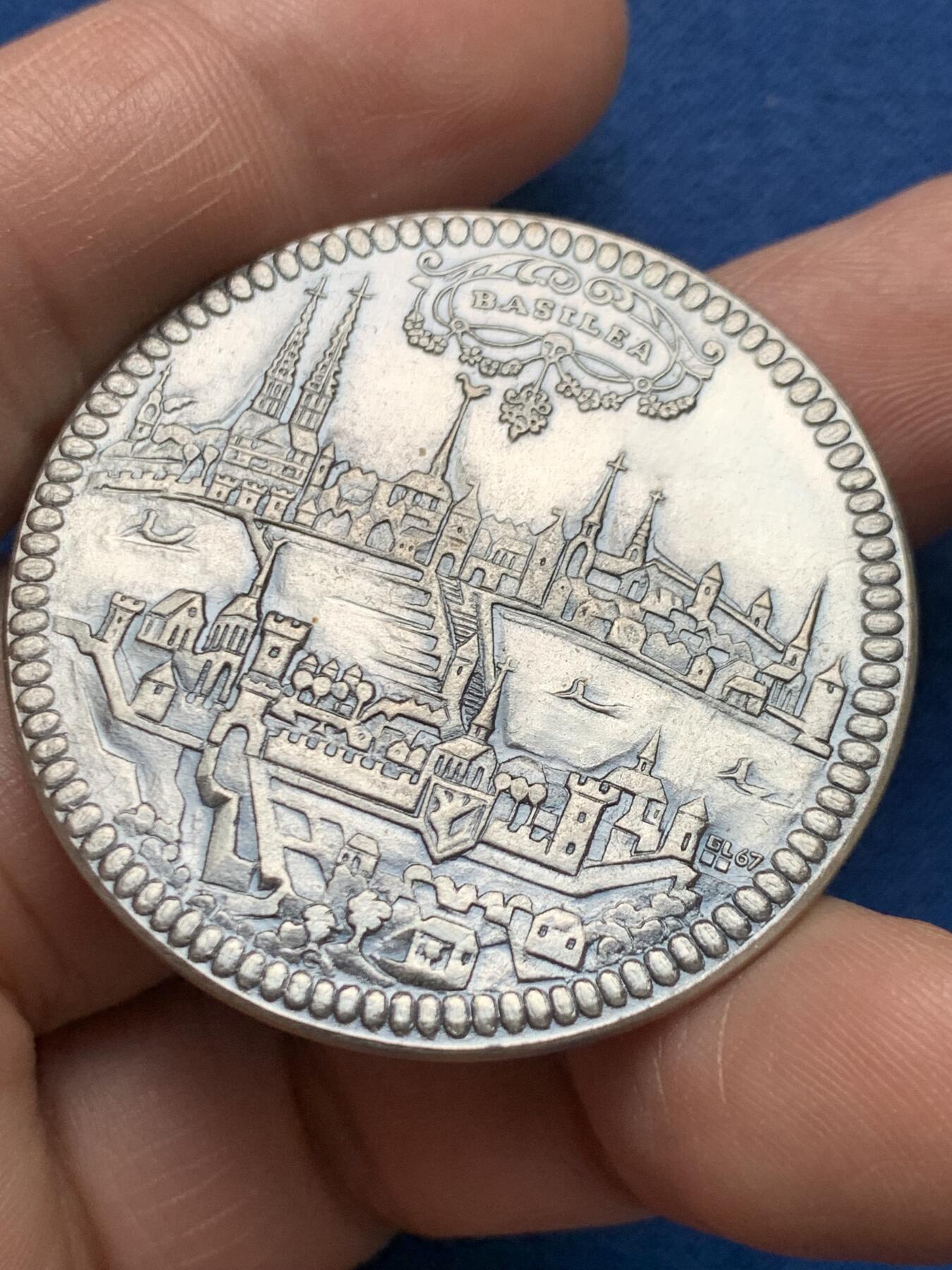 《竞宝斋》第481场 周日，周一 2场连拍 （全场包邮）20级店铺 欢迎送拍 后铸版 1967年瑞士巴塞尔城市景观飞龙纪念章，镀银材质，42mm，25.2克