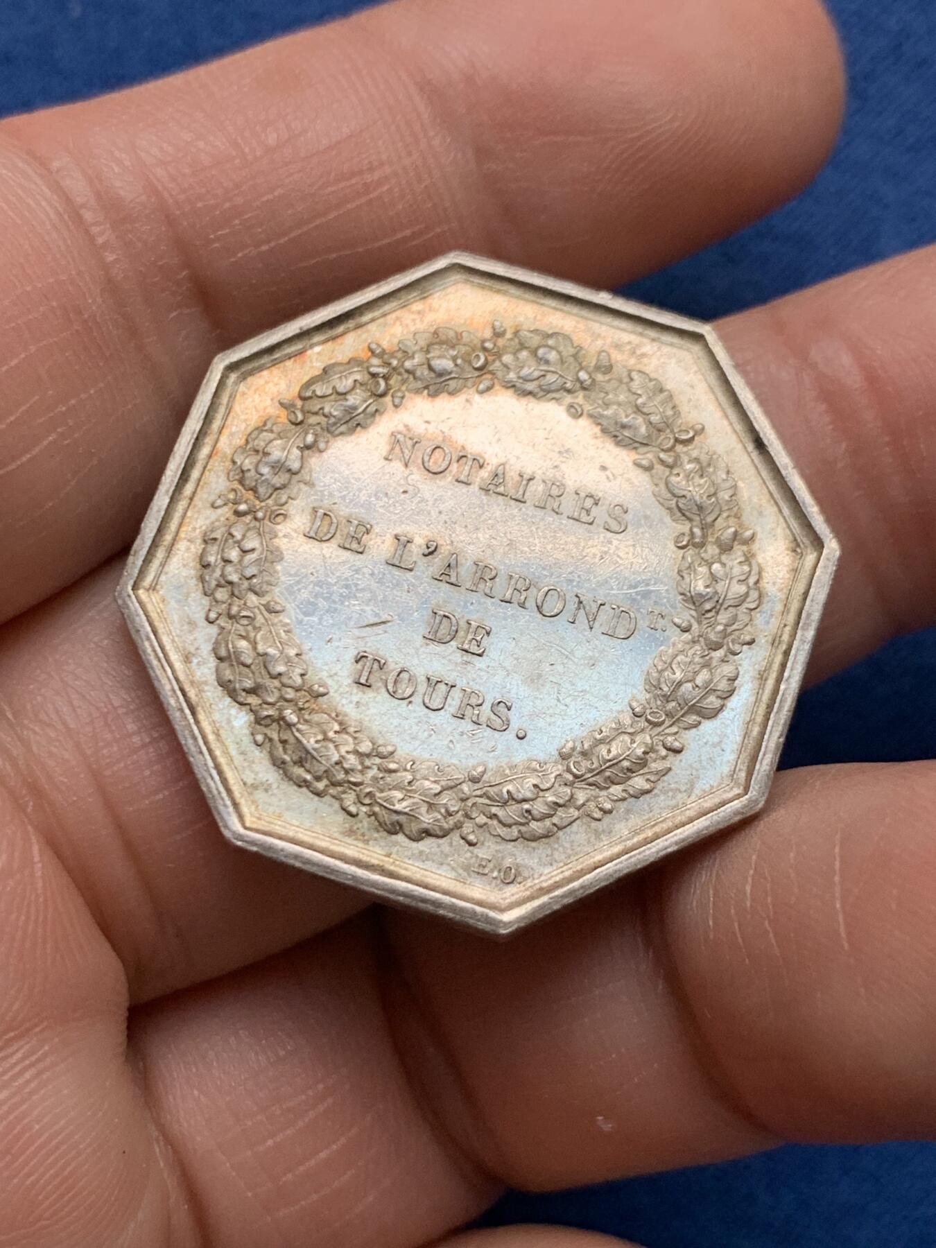 《竞宝斋》第481场 周日，周一 2场连拍 （全场包邮）20级店铺 欢迎送拍 法国图卢兹公证人八角银质代币，12.4克，30.6mm，油灯银标