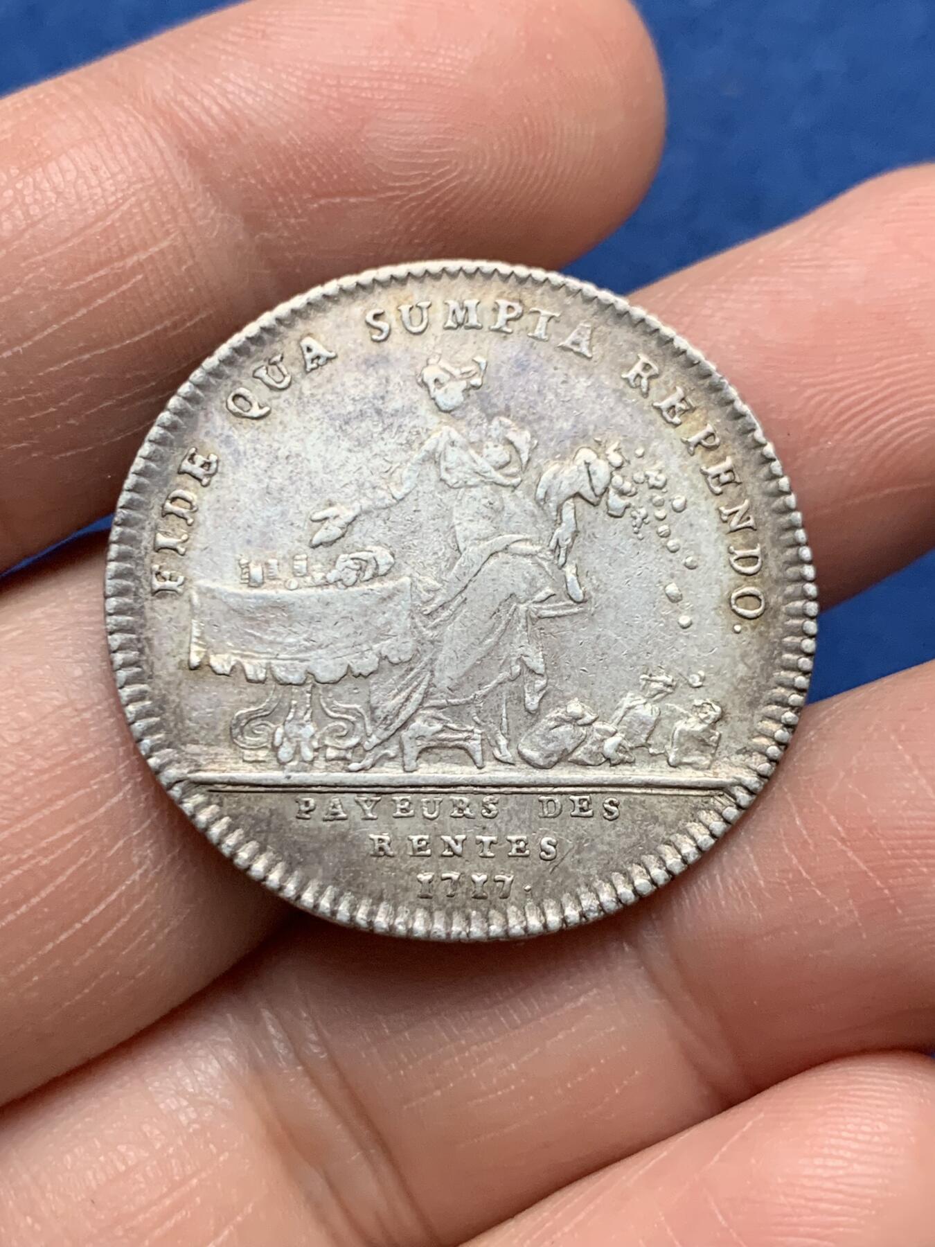 《竞宝斋》第481场 周日，周一 2场连拍 （全场包邮）20级店铺 欢迎送拍 法国1717政府年金支付银质代币 路易十五头像 9克 30.7mm