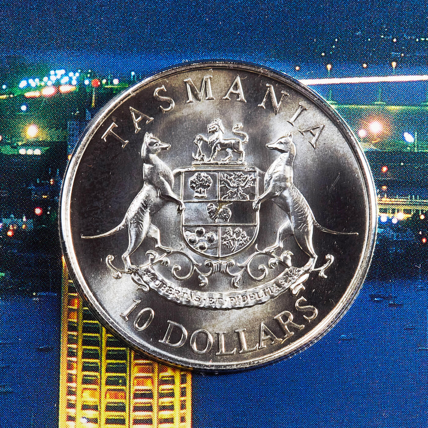 【俄甄集藏】满园春色-2026年(051)04-22星期三 晚 19:30 全场包邮 澳大利亚1991年行政区系列-塔斯马尼亚州10元册装银币，带证，重20克，925银，发行量26150枚