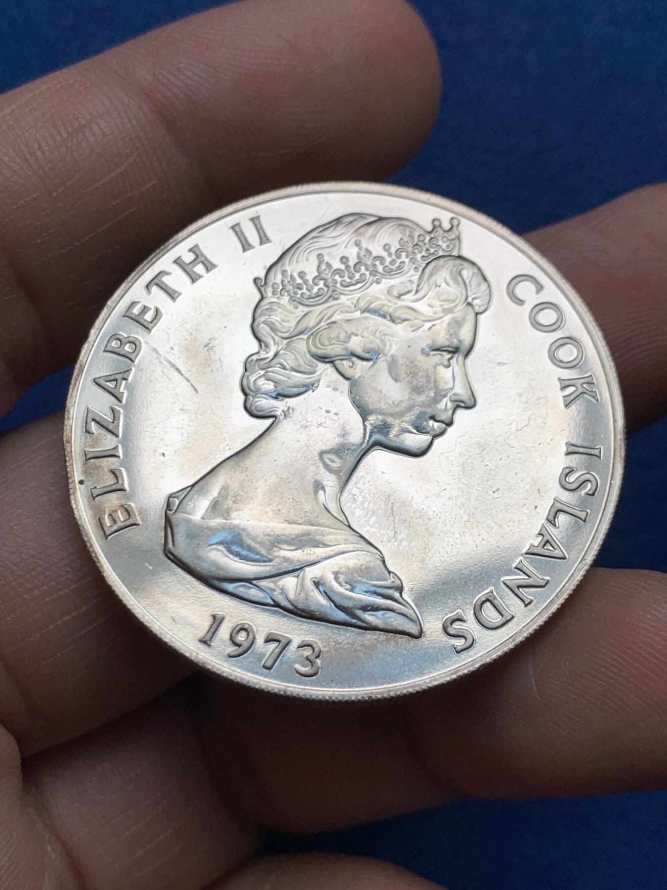 《竞宝斋》第481场 周日，周一 2场连拍 （全场包邮）20级店铺 欢迎送拍 库克群岛1973年伊丽莎白二世女王加冕20周年2元精制银币