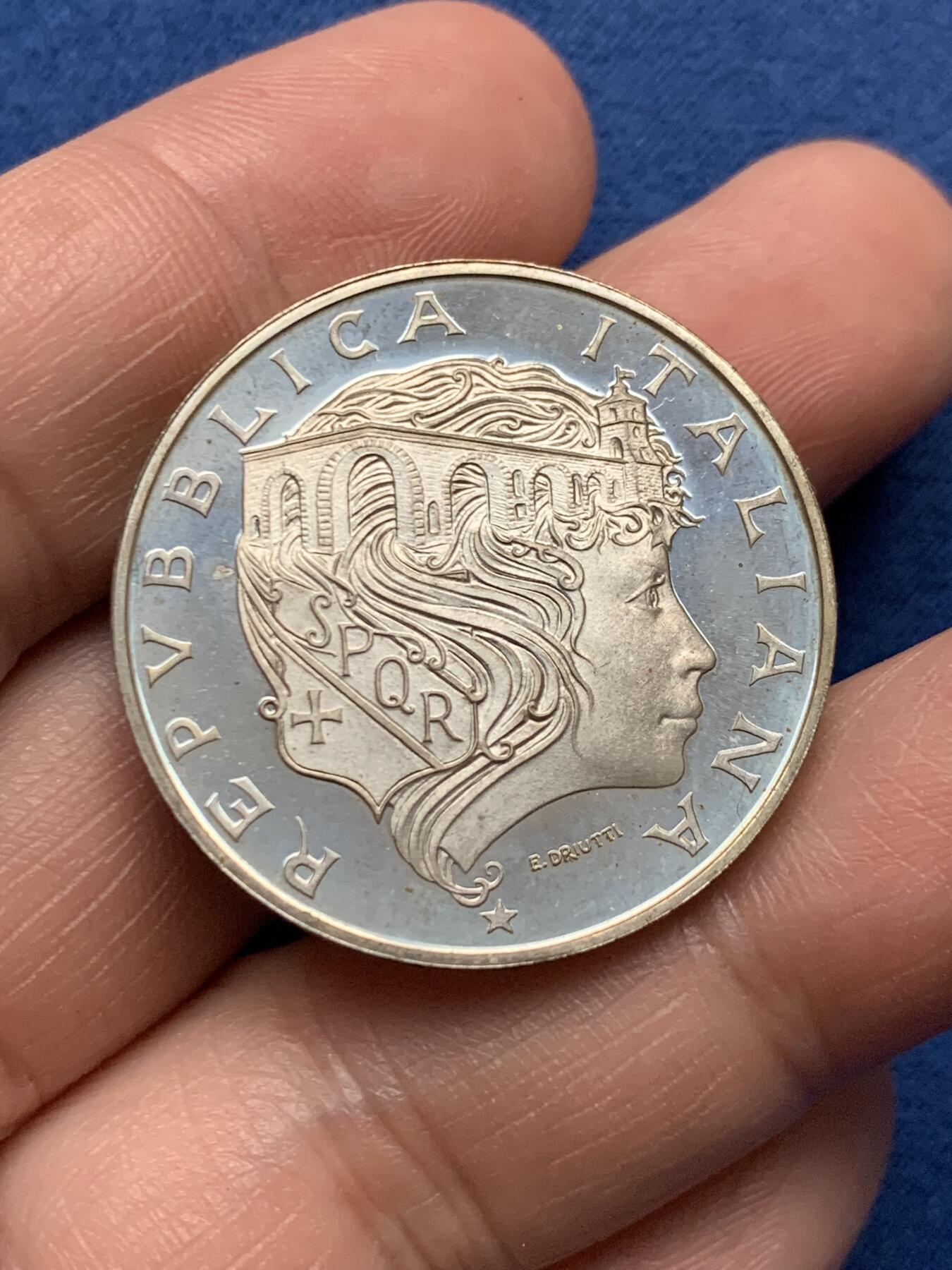 《竞宝斋》第481场 周日，周一 2场连拍 （全场包邮）20级店铺 欢迎送拍 意大利1991年米尔维奥桥500里拉银币，835银，罗马古桥主题，浮雕精美，历史感十足，品相很美，意大利建筑主题银币精品