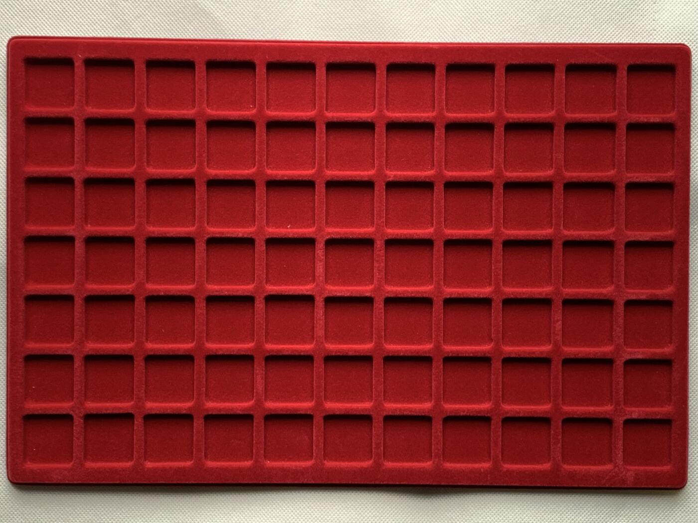 《竞宝斋》第481场 周日，周一 2场连拍 （全场包邮）20级店铺 欢迎送拍 意大利顶级收纳盒品牌Abafil——77格 标准红色毛毡款收纳托盘，每小格内径约25*25mm，尺寸约337*222*8.3mm。