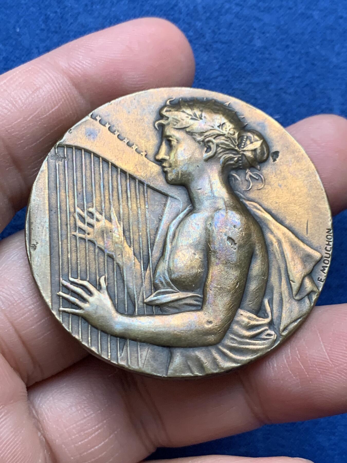 《竞宝斋》第481场 周日，周一 2场连拍 （全场包邮）20级店铺 欢迎送拍 音乐女神铜章 42.3克 46.2mm