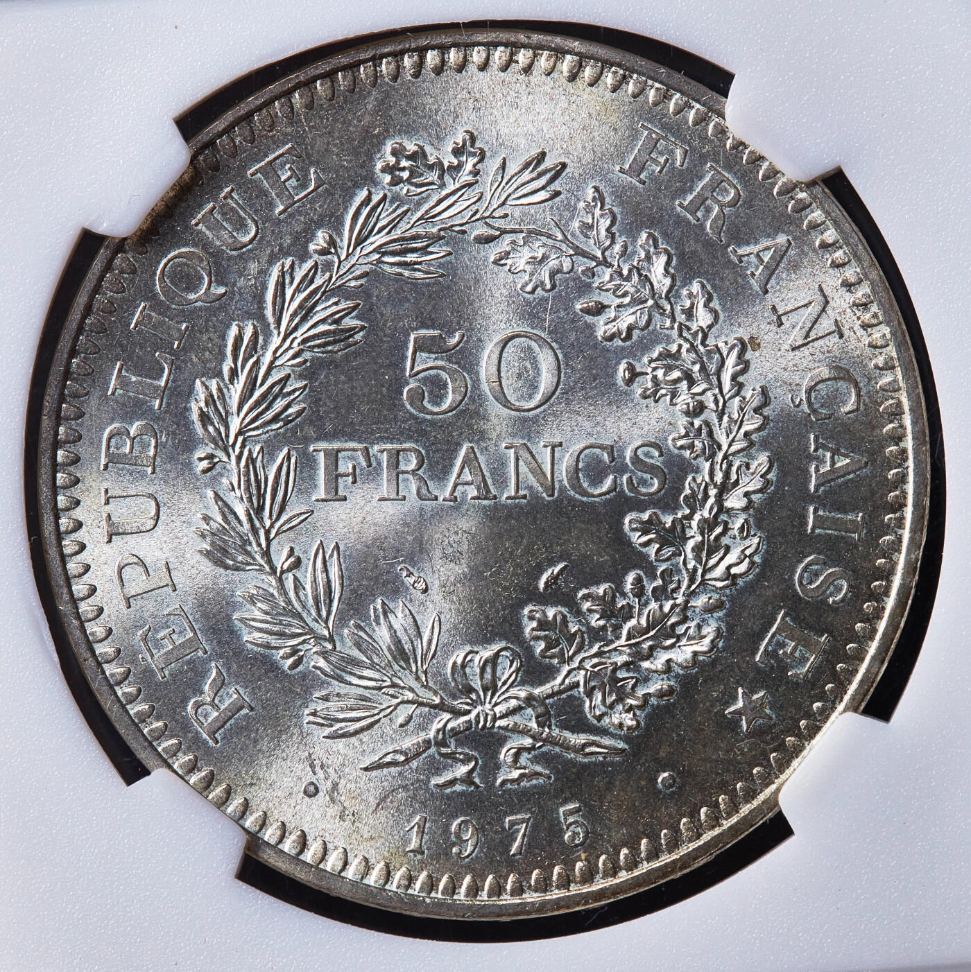 【俄甄集藏】满园春色-2026年(051)04-22星期三 晚 19:30 全场包邮 法国1975年大力神50法郎大银币，信泰 MS65，重30克，900银，转光品相