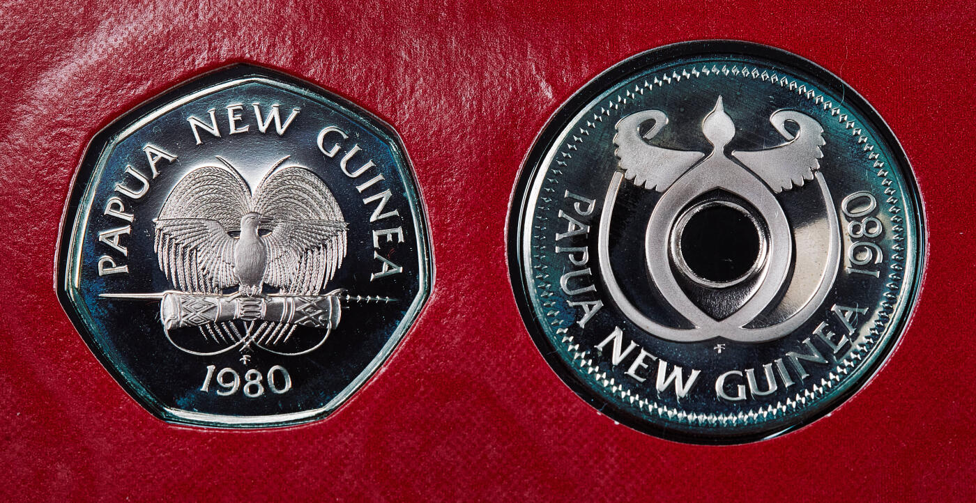 【俄甄集藏】满园春色-2026年(051)04-22星期三 晚 19:30 全场包邮 巴布亚新几内亚1980年1托伊-10基纳精制硬币9枚全套，原盒证，其中5基纳重27.6克，500银；10基纳重41.6克，925银，含纯银共52.28克，发行量2125套