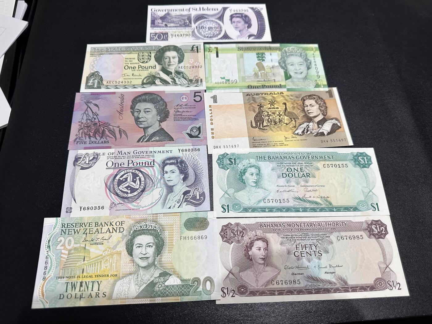 《外钞收藏家》第六百二十八期（精品百拍场）（长期征集拍品、欢迎藏友们联系合作） 女王纸币和塑料钞9张一起 有新有旧 如图