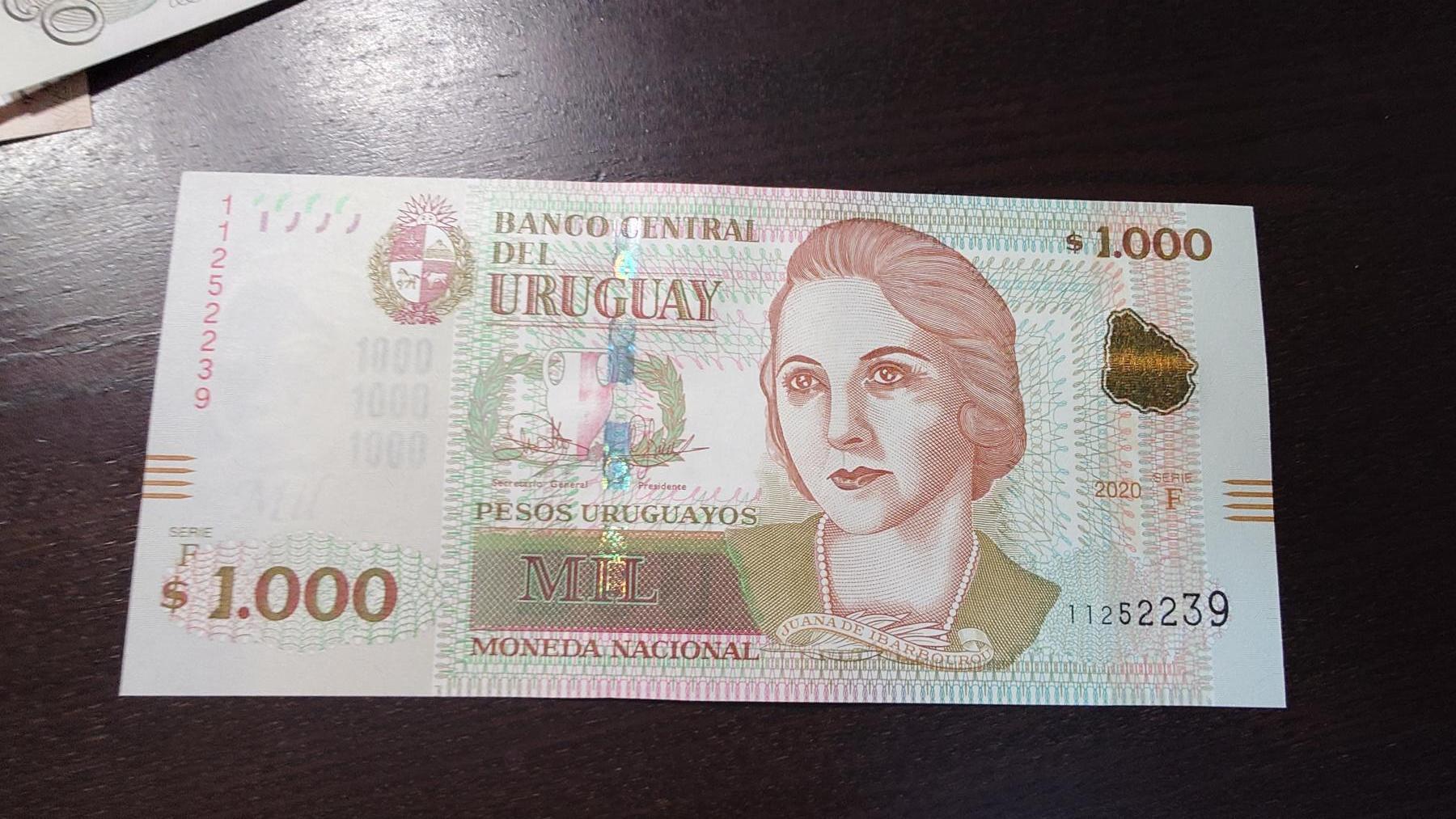 世界钱币～微拍第245期暨2026年第26期  新货卖剩品种部分上架提供选购【有看中的就一开始就出价，别为了晚付几天押金拖到最后，这里没出价的只要群里卖掉了就会撤】 2020年乌拉圭 1000比索 全新绝品无47尾号239