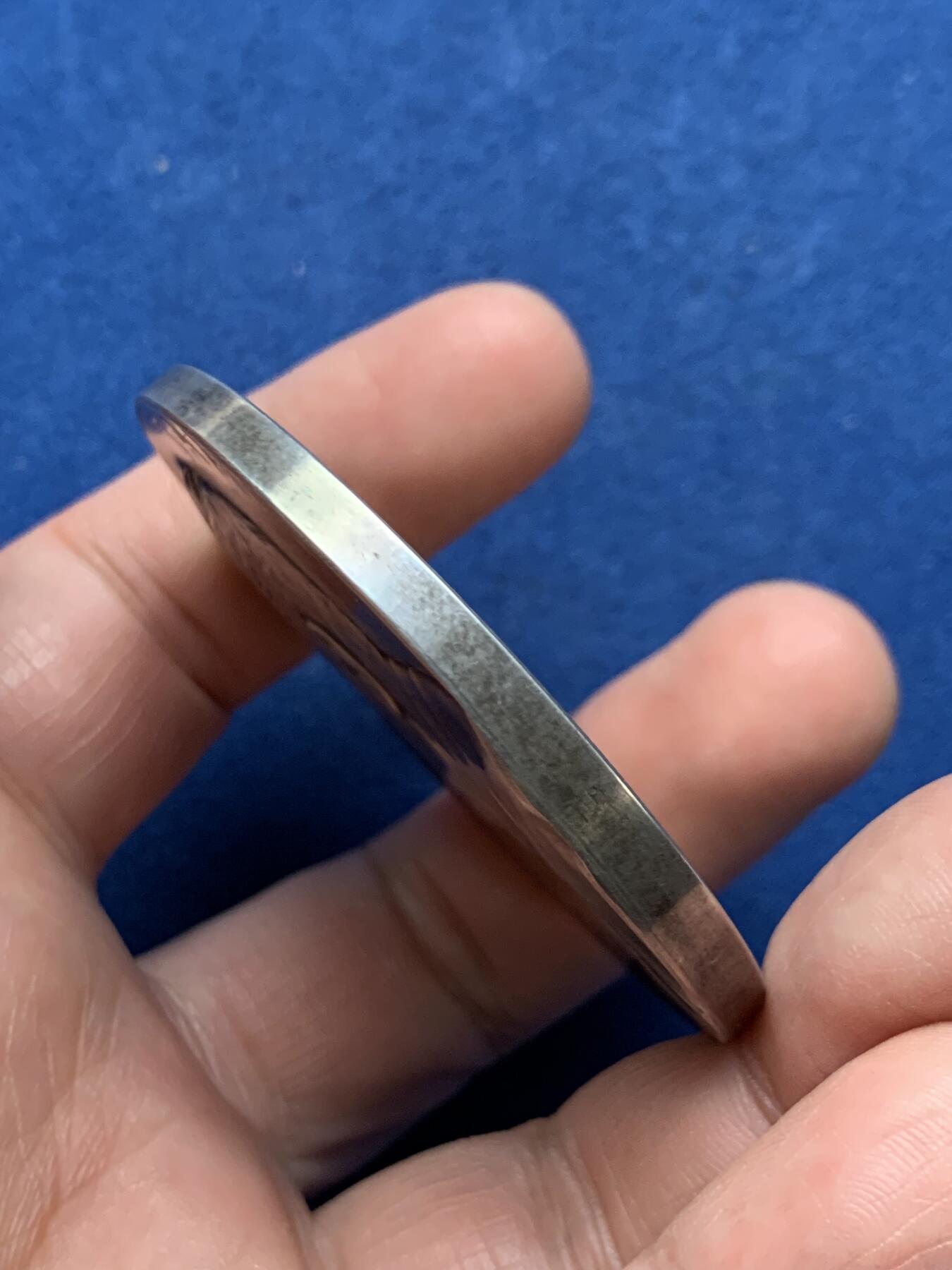 《竞宝斋》第481场 周日，周一 2场连拍 （全场包邮）20级店铺 欢迎送拍 1908年瑞典火灾保险公司董事桑姆森就职20周年大银章，经典霸气火凤凰图案，瑞典银章中名誉品。桑姆森大师林德伯格Lindberge1908年作品，直径56mm，重量100.1克，设计精美，分量够足，越来越少见的精品银章。